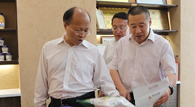 內(nèi)蒙古自治區(qū)政協(xié)黨組書記、主席李秀領考察、調(diào)研我公司